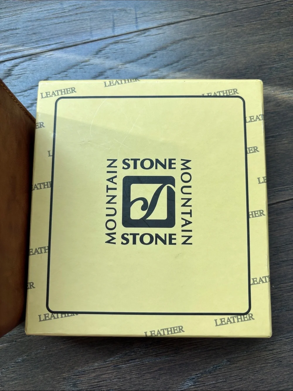 Stone Mountain Genuine Leather,interior zip,  pass case,RFID protection,12 card